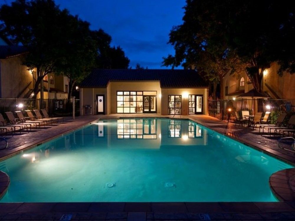 Global Luxury Suites At Downtown เมาท์เทนวิว ภายนอก รูปภาพ